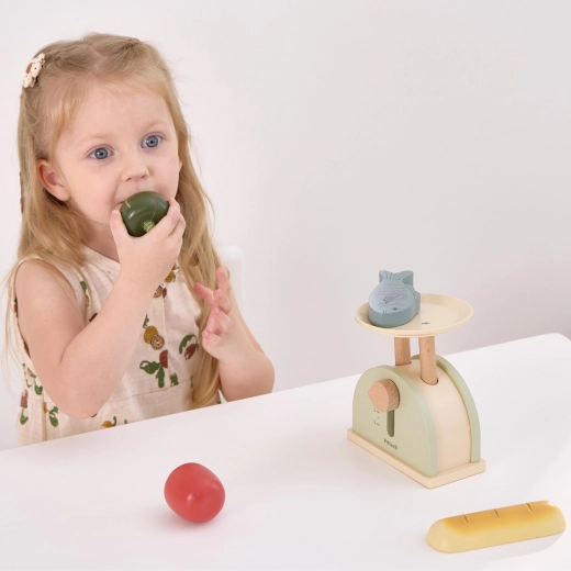 Lieliski piemērots lomu spēlēm virtuvē un veikalā