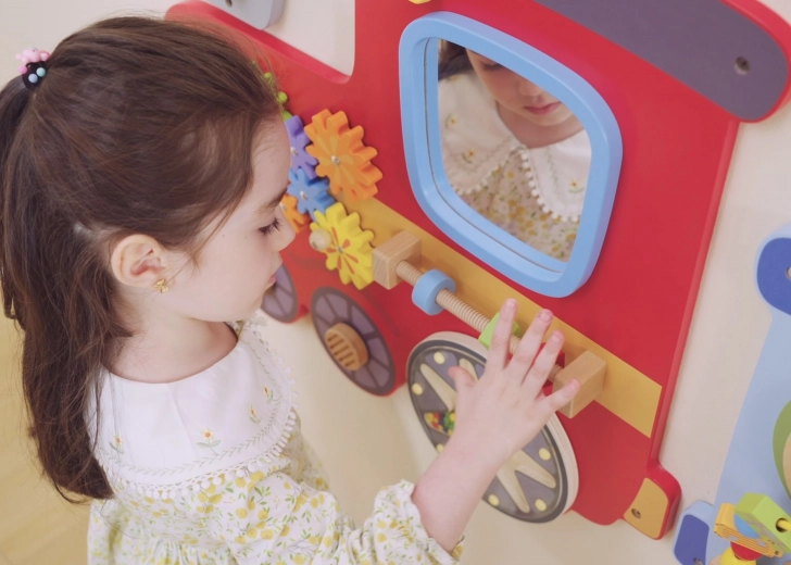 Lokomotīve ar zobratiem un spogulīti