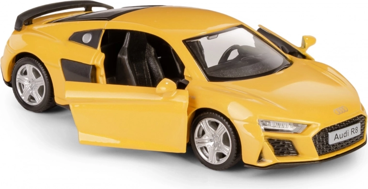 Atveramas durvis un detalizēts interjers