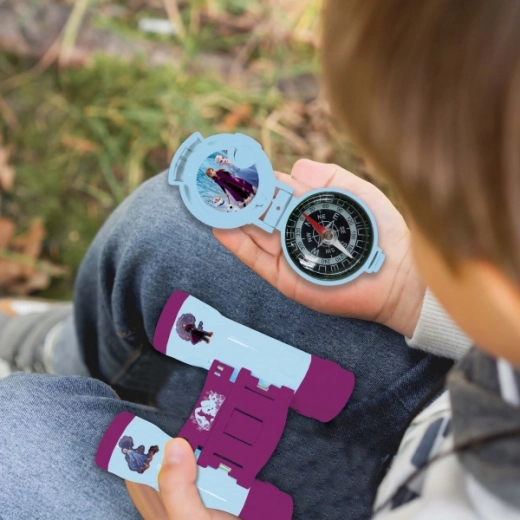 Pētnieku aprīkojums: binoklis un rotaļu kompass