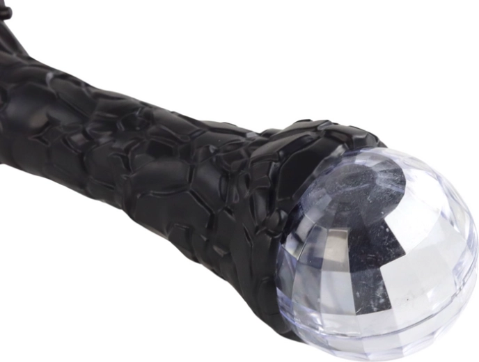 Spīdoša lode roktura galā