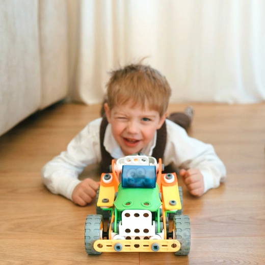 Kustīgas daļas dzīvīgai spēlei