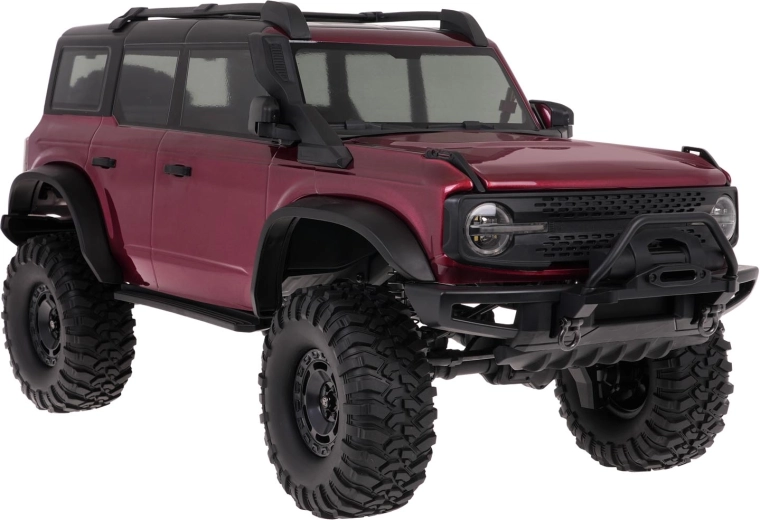 Jaudīgs bezceļa 4x4 ar lielu stūrēšanas leņķi