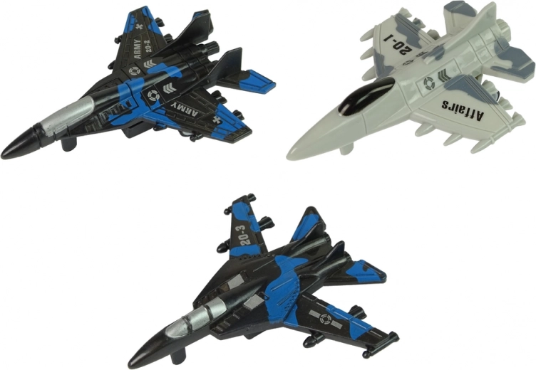 Trīs iznīcinātāji ar militāru dizainu