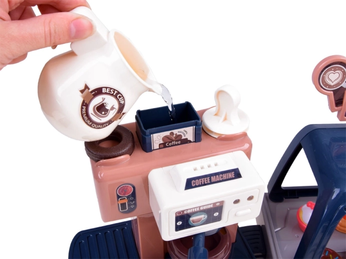 Kafijas aparāts ar ūdens plūsmu un realistiskiem efektiem