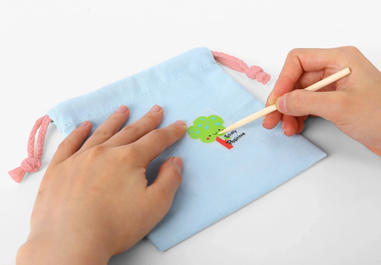 Viegla uzklāšana bez līmes un šķērēm