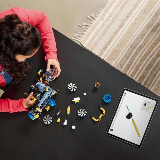 Interaktīva būvēšana ar LEGO Builder