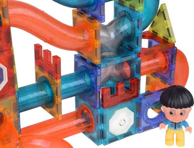 Gaismas lodīšu trase, kas gan izklaidē, gan māca