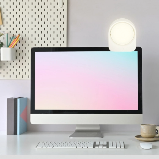 Trīs gaismas krāsas un vienmērīga aptumšošana