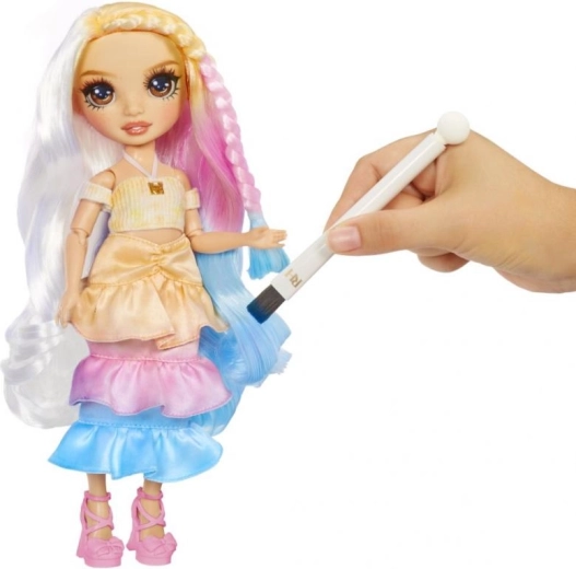 Matu un tērpa krāsošana