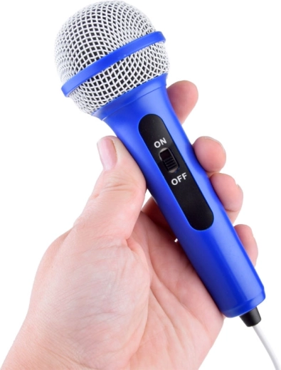 Karaoke izklaide ar mikrofonu