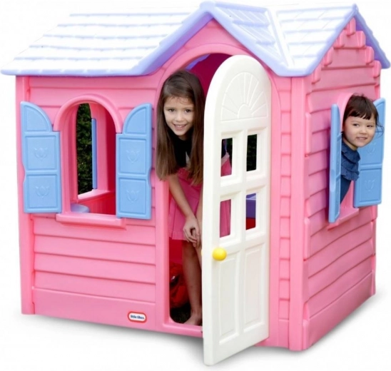 Spacious interior for group play