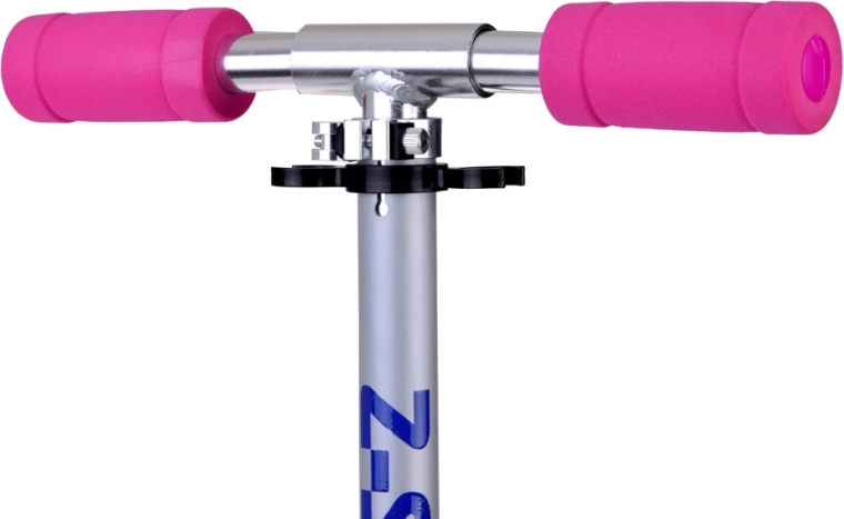 Regulējama stūre un ērti rokturi