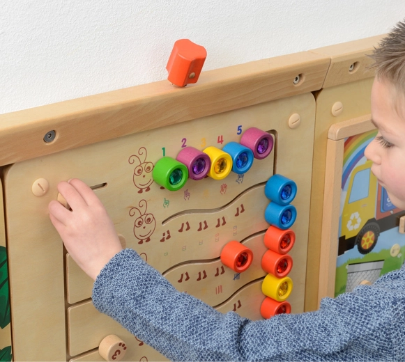 Sienas montējums ietaupa vietu