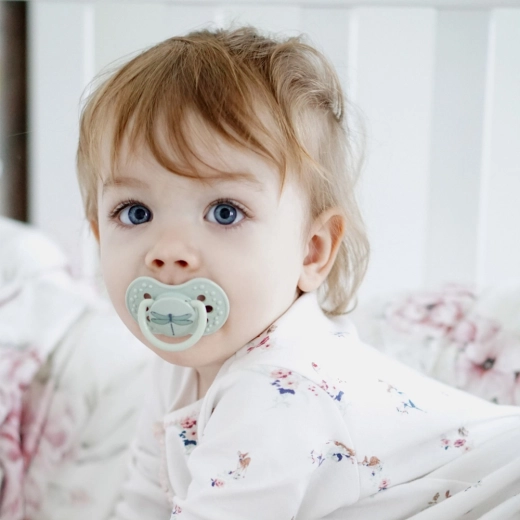 Dinamiska silikona uzgalis, kas atdarina dabisku zīšanu