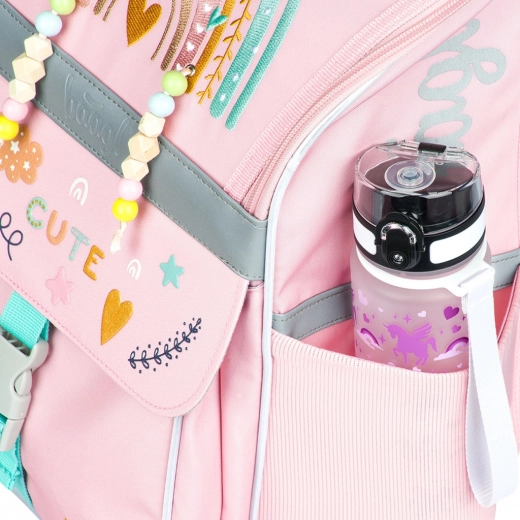 Praktiskas kabatas un izolēta priekšējā kabata