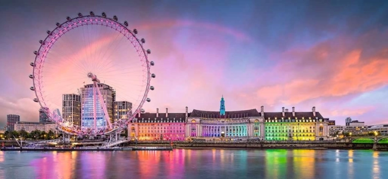 Iespaidīga Londonas panorāma košās krāsās