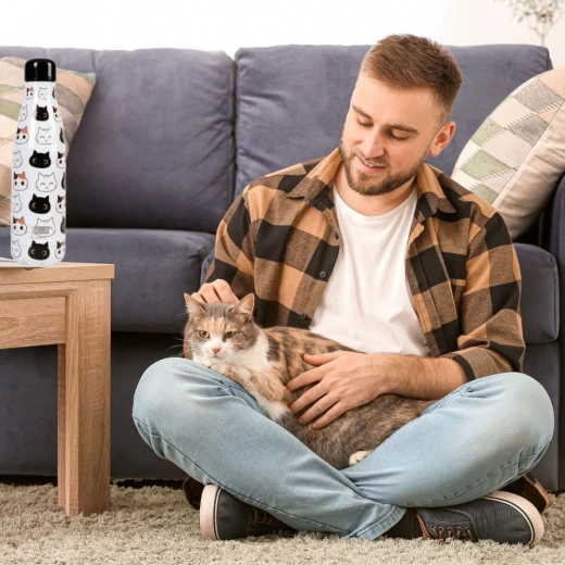 Adorable cat design that stands out