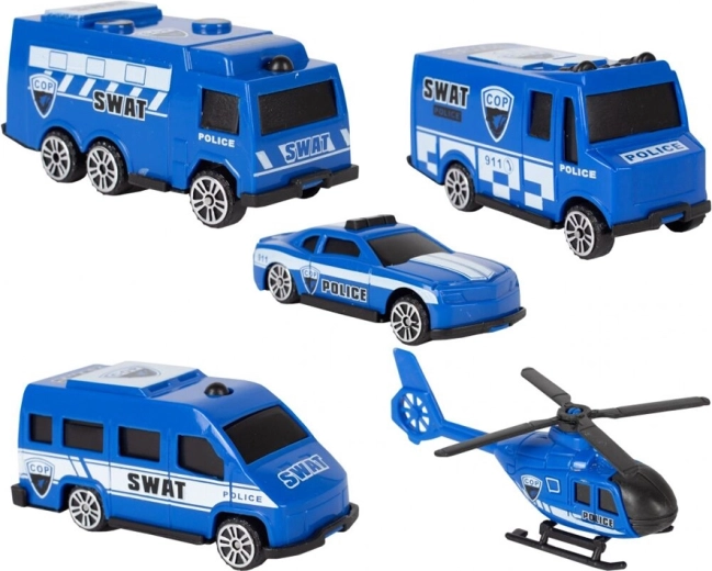 Policijas akcija ar transportlīdzekļiem un helikopteru