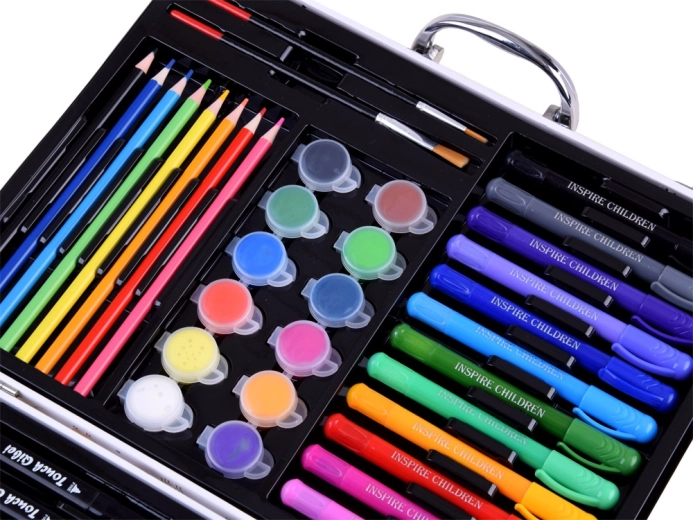 Daudzpusīgi mākslas piederumi