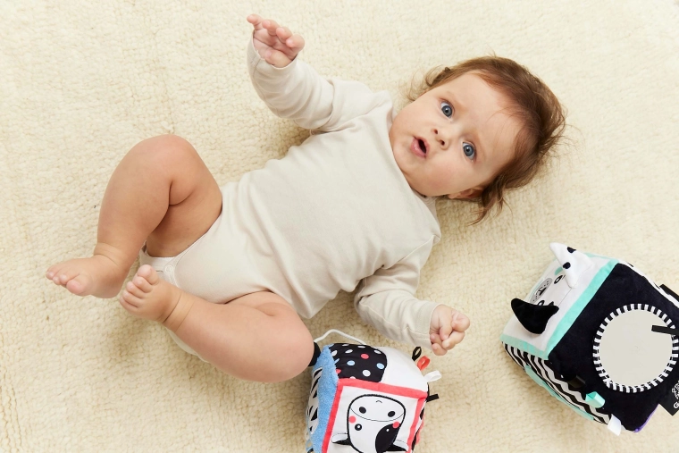 Kontrastaini raksti redzes attīstībai