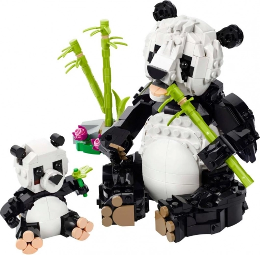 Mīlīga panda ar mazuli un bambusu