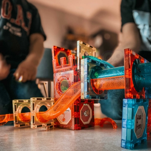 Gaismas lodīšu trase, kas aizrauj