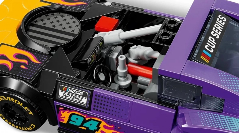 Autentisks NASCAR sacīkšu dizains