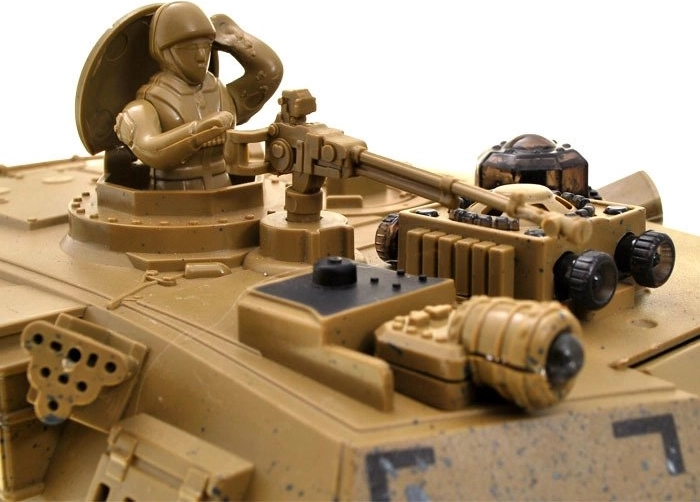 Efektīgs LED apgaismojums un tankista figūriņa