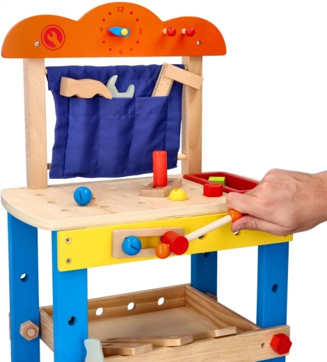 Stabila koka konstrukcija un gudras glabāšanas vietas