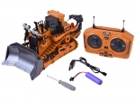 RC buldozers ar kustīgu lāpstu tālvadībai